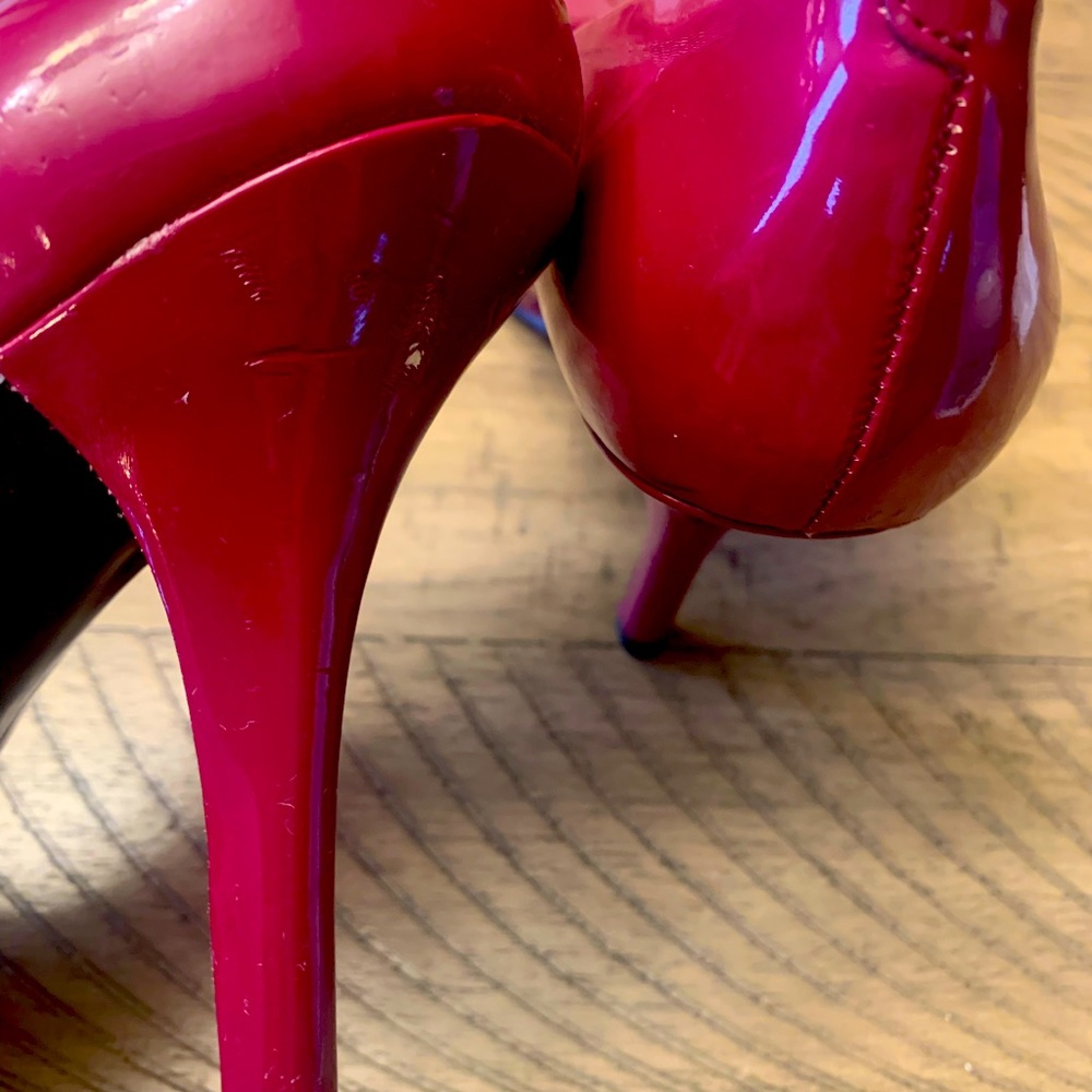 Worthington Size 8.5 Fuchsia/Burgundy heels